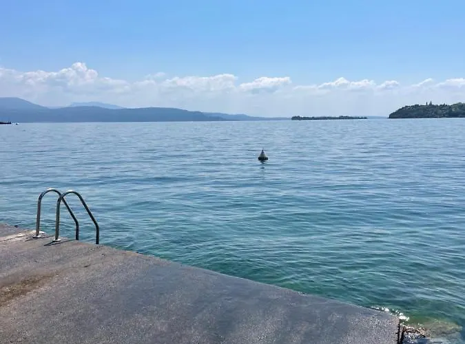 Lakefront * Saló