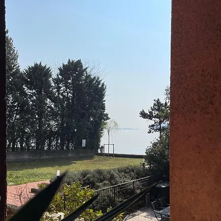 Lakeside Apartment *